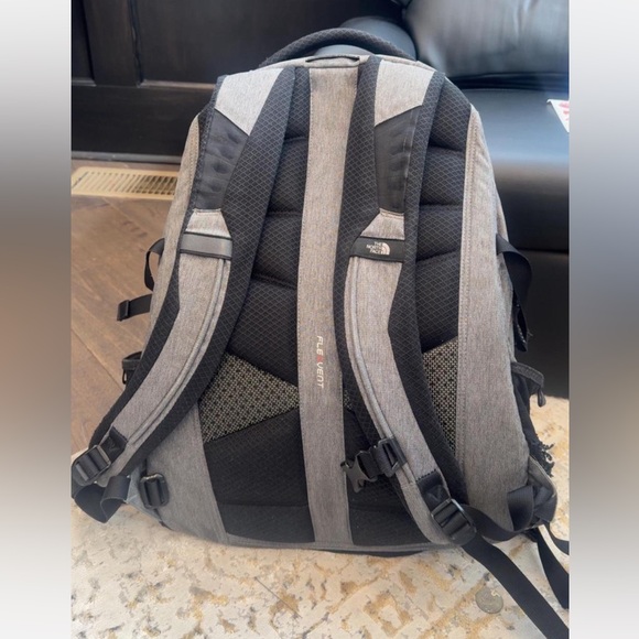 Grey and black The North Face backpack - Picture 2 of 8
